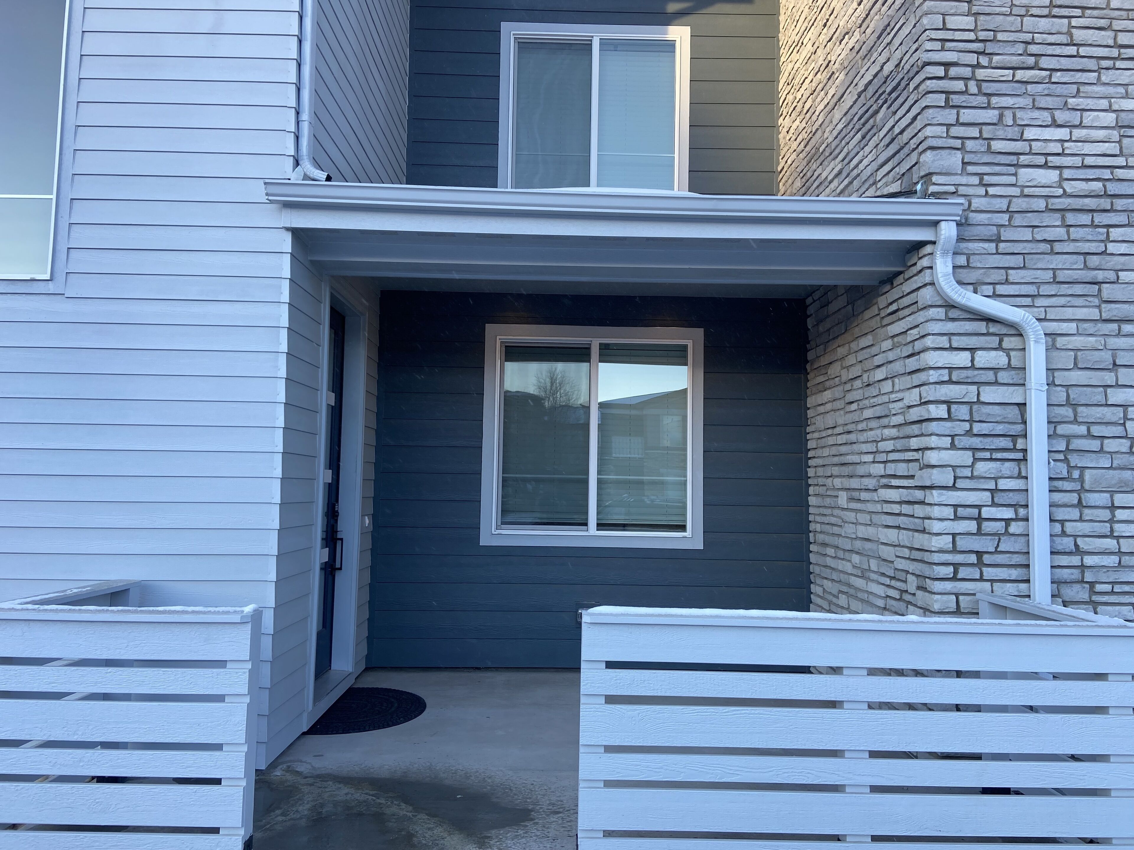 Newly built townhome-cozy and cute!