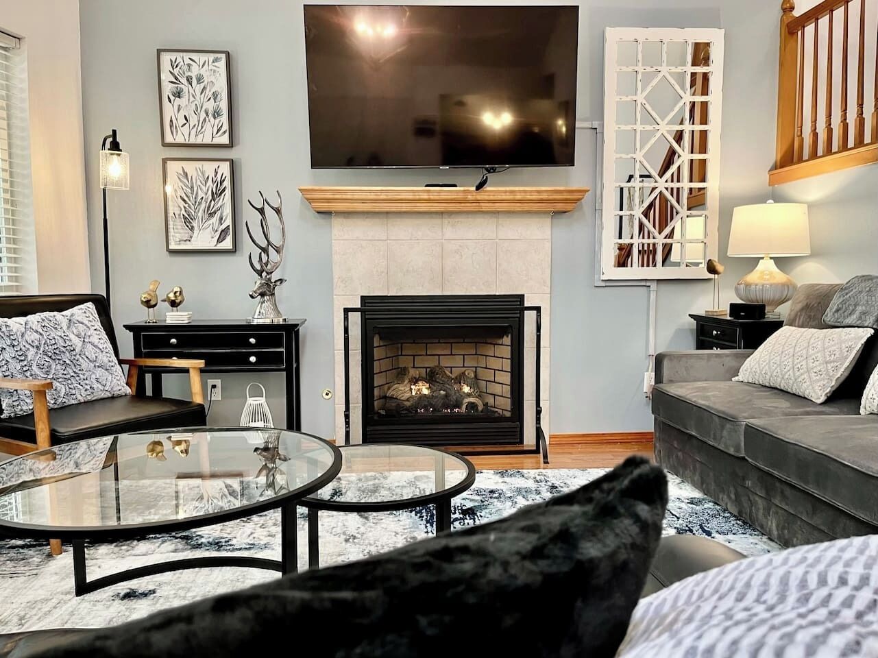 TV connectée, cheminée, baby-foot