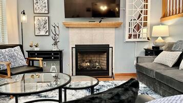 TV connectée, cheminée, baby-foot