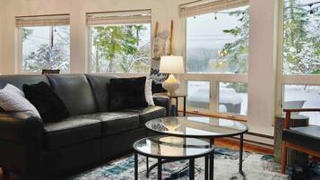 TV connectée, cheminée, baby-foot