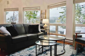 Smart-TV, Kamin, Tischfußball