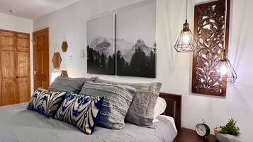 3 Schlafzimmer, Schreibtisch, Bügeleisen/Bügelbrett, Reisekinderbett