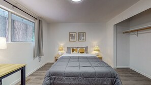 4 bedrooms, desk, iron/ironing board, travel cot