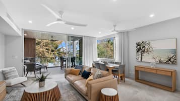 Apartment | Living area | Flat-screen TV