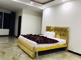 Room | Iron/ironing board