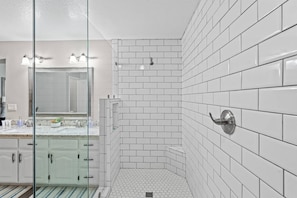 Hair dryer - 4BR Gilbert Home | Dog Friendly | Ping Pong & Foosball | Large backyard | Downtown Less Than 1 Mile (Gilbert)
