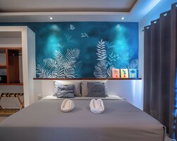 Colchones Tempur-Pedic, caja de seguridad en la habitación y escritorio 