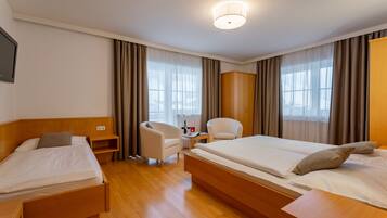 8 bedrooms, internet