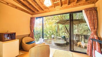 传统客房, 无烟房 (Japanese Suite, with Open Air Bath) | 阳台景观