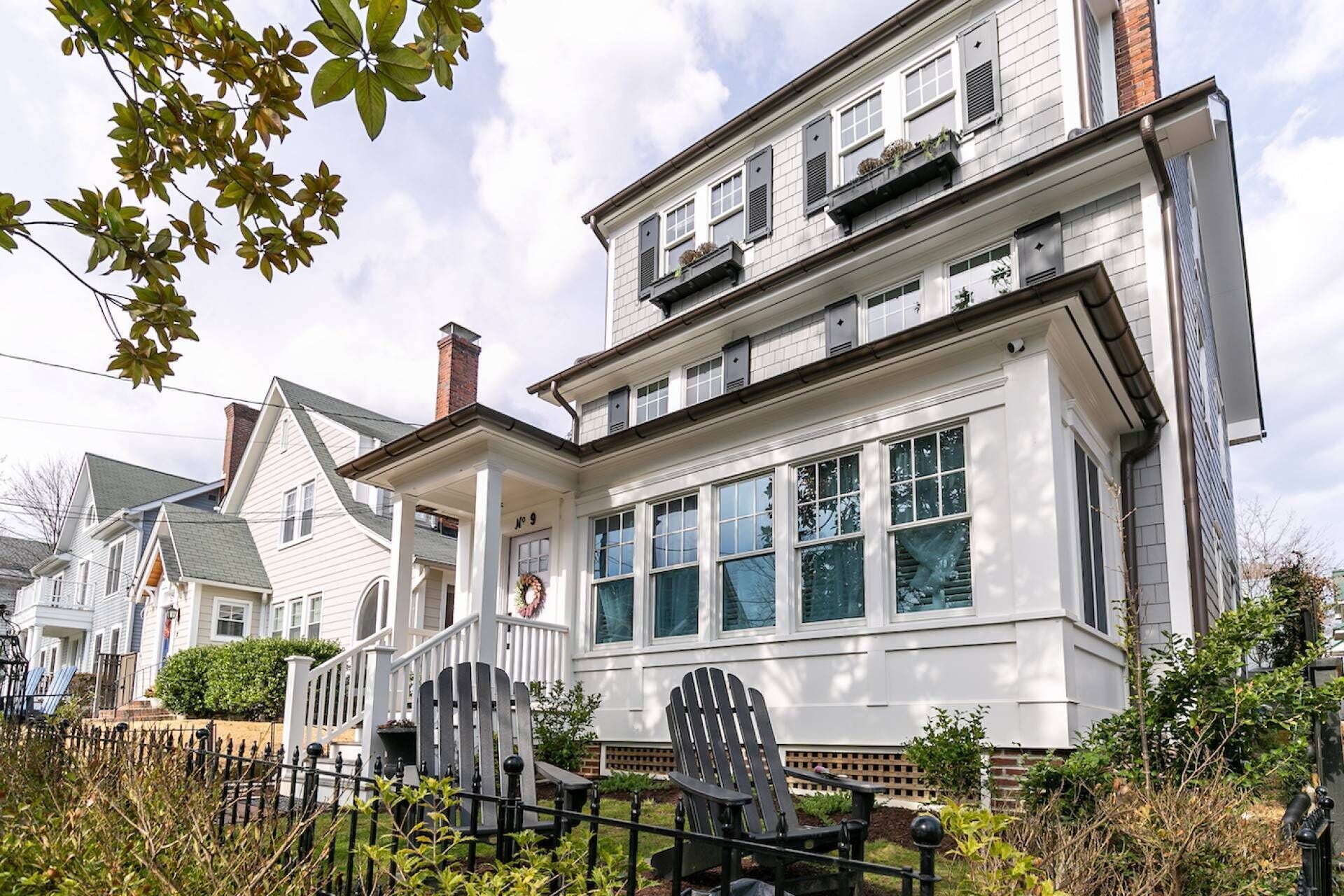 Water-taxi to town from Private patio, parking, dog and family-friendly On Cloud 9