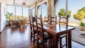 A dining area with a large table, chairs, and a view of the landscape. - Finca Los Blanquitos Amazing with 3,000 m2 of land (Granadilla de Abona)