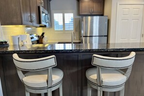 Fridge, microwave, stovetop, dishwasher