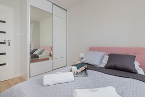 1 bedroom, bed sheets