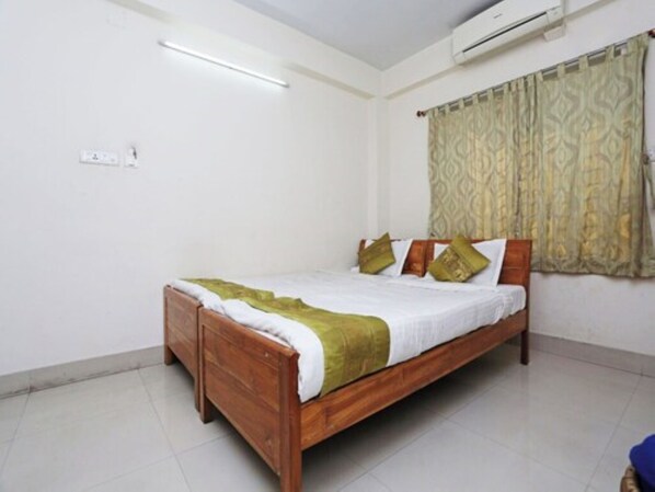 Deluxe Double Room, Multiple Beds, City View | Egyptian cotton sheets, premium bedding, desk, free WiFi - Goroomgo Sai City Inn Kalikapur Kolkata (Kolkata)