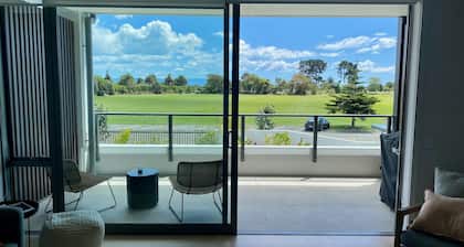 Tahuna Beach Apartment - Easy walk to the beach & lots of local eateries!