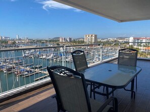 Outdoor dining - frente a la marina/super  vista  by Gpsrentas (Mazatlán)