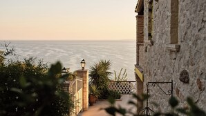A stone building with a view of the sea. - 3 Bedroom Villa with private swimming pool (Zakynthos)