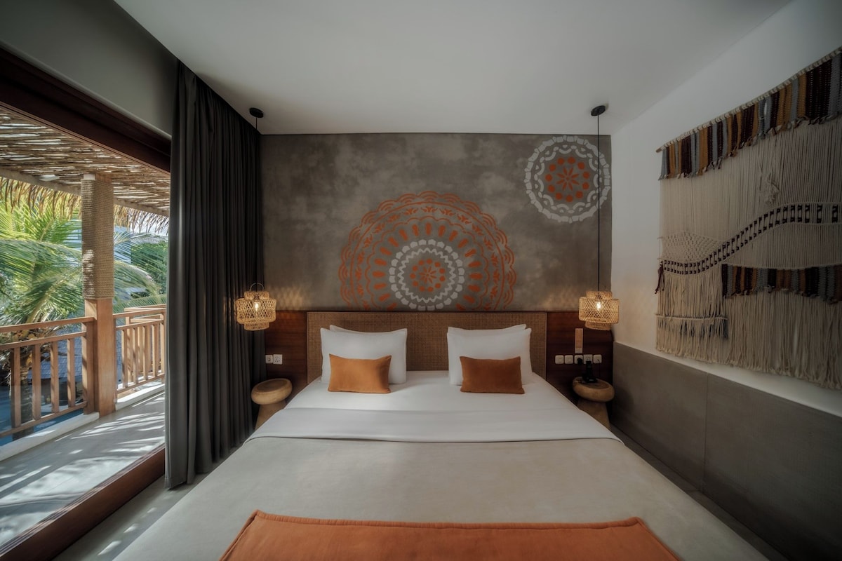 Tabla de planchar con plancha, wifi gratis y ropa de cama 