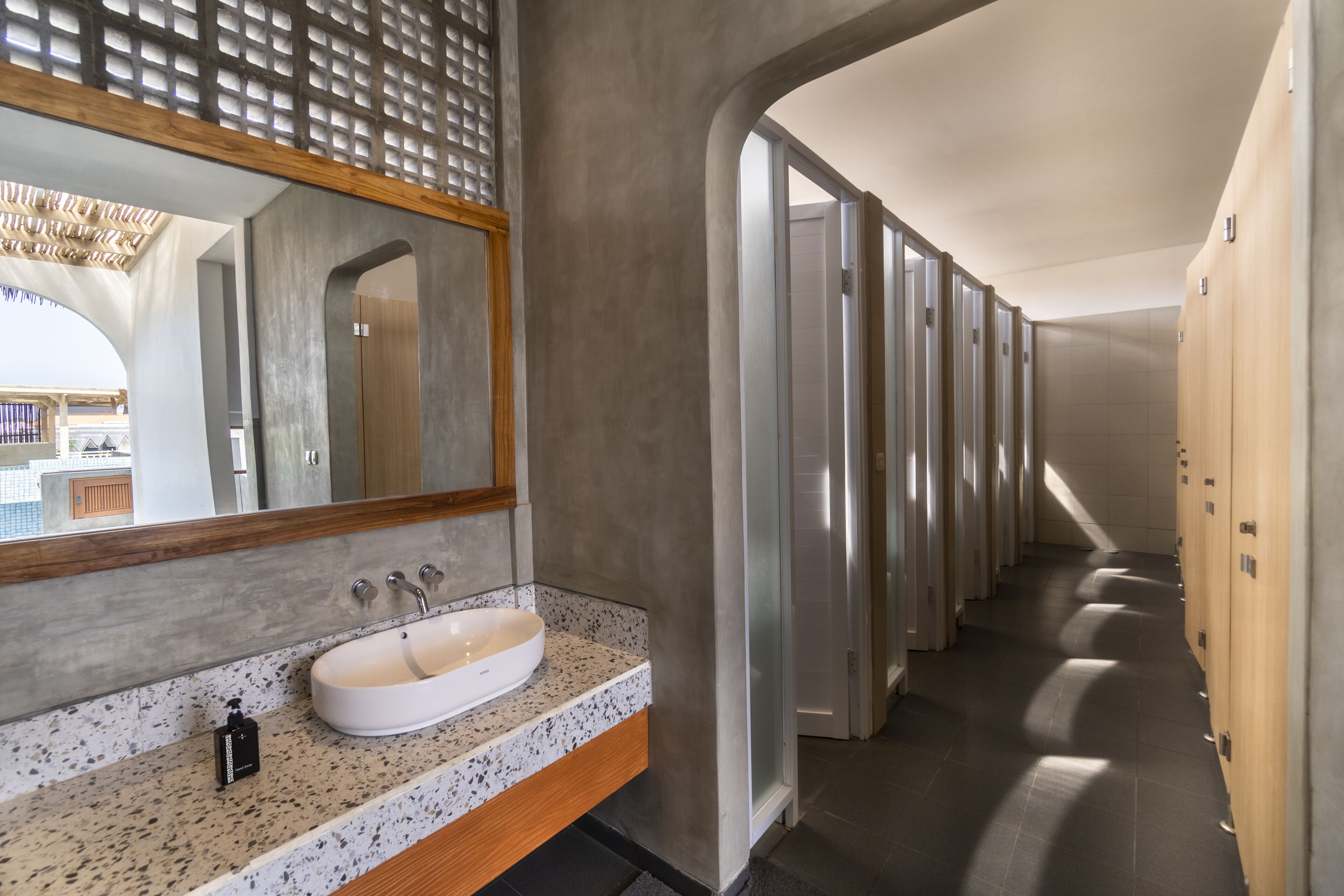 Foto - Roomates Hostel Canggu by Ini Vie Hospitality