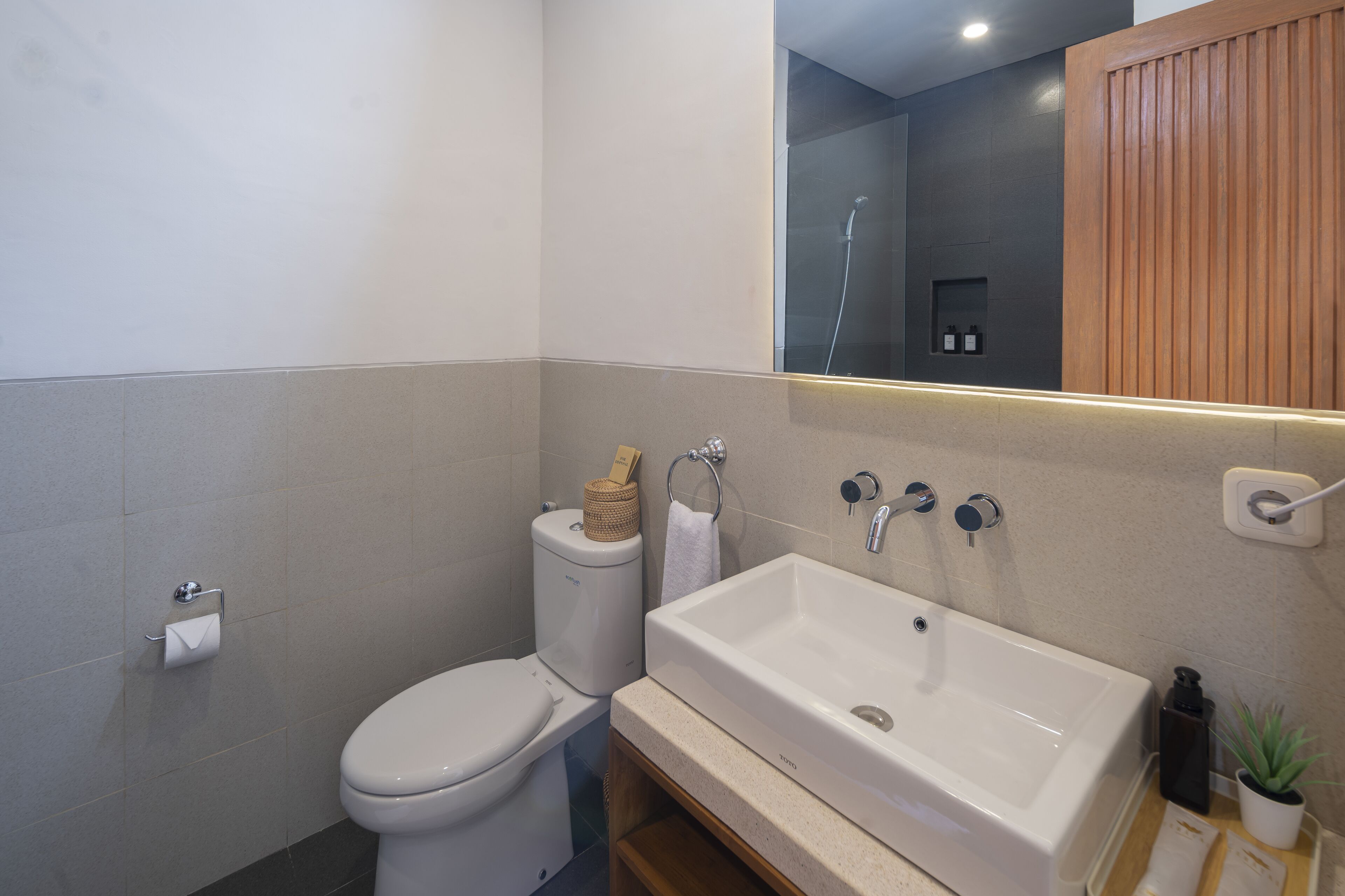 Foto - Roomates Hostel Canggu by Ini Vie Hospitality