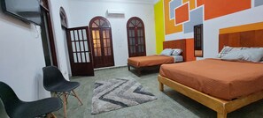 4 slaapkamers, een strijkplank/strijkijzer, gratis wifi, beddengoed