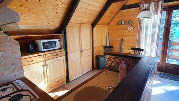 Fridge, microwave, stovetop, dishwasher