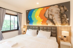 Laptop workspace, blackout curtains, free WiFi, bed sheets - Nine-Kai-Mon Boutique Hotel  (Chiang Mai)