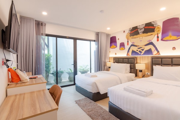 Deluxe Twin Room | Premium bedding, desk, laptop workspace, blackout curtains