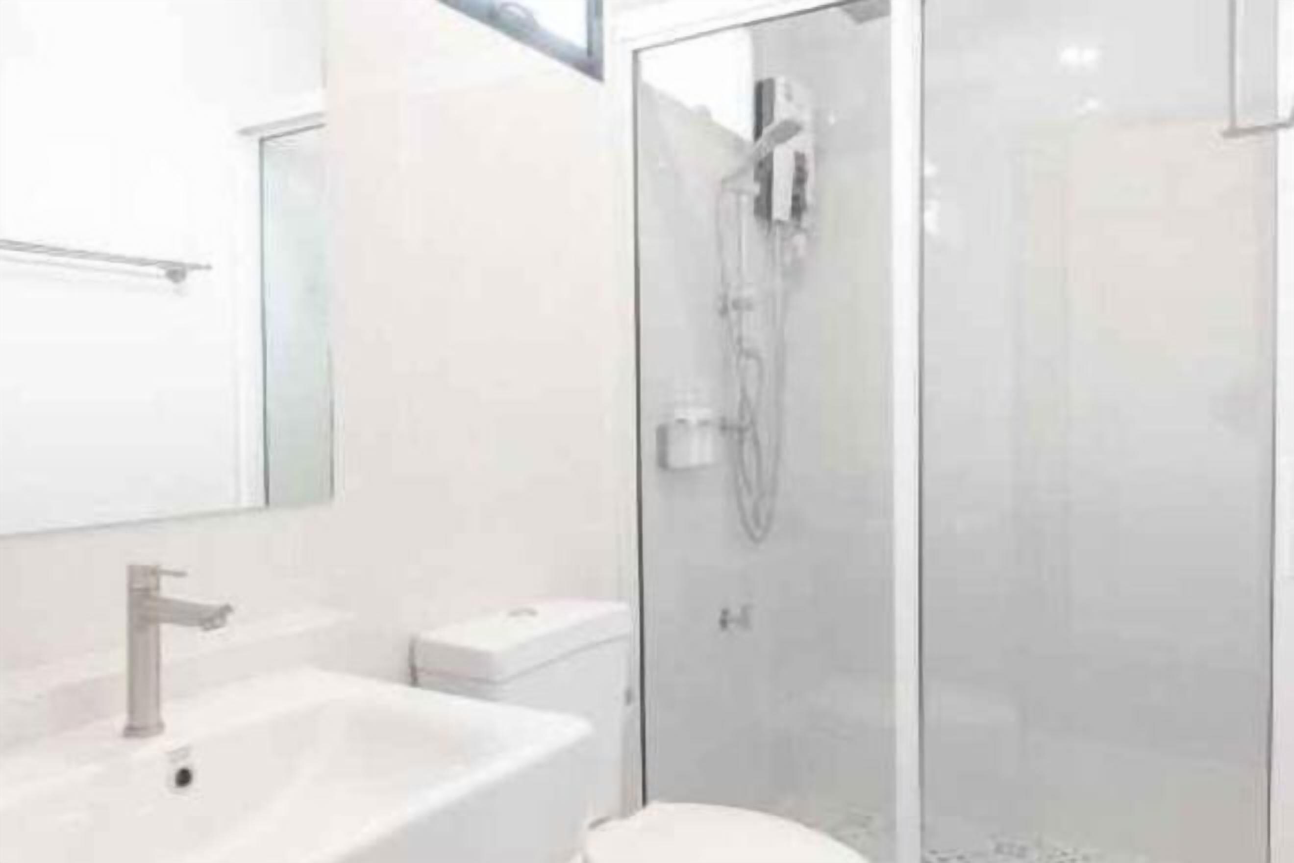 Bruser, hårtørrer, håndklæder