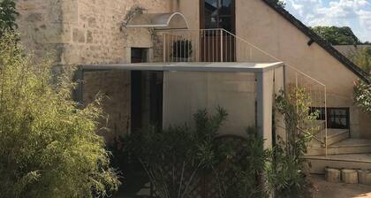 In the heart of St Florent apartment le Colombier with small courtyard 10 mn from A71