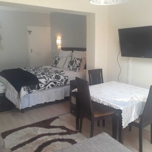 1 Schlafzimmer, Schreibtisch, kostenloses WLAN
