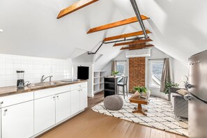 Fridge, microwave, stovetop, coffee/tea maker