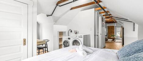 Schreibtisch, Bügeleisen/Bügelbrett, kostenloses WLAN, Bettwäsche