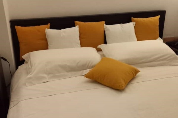 2 bedrooms, iron/ironing board, travel cot, free WiFi