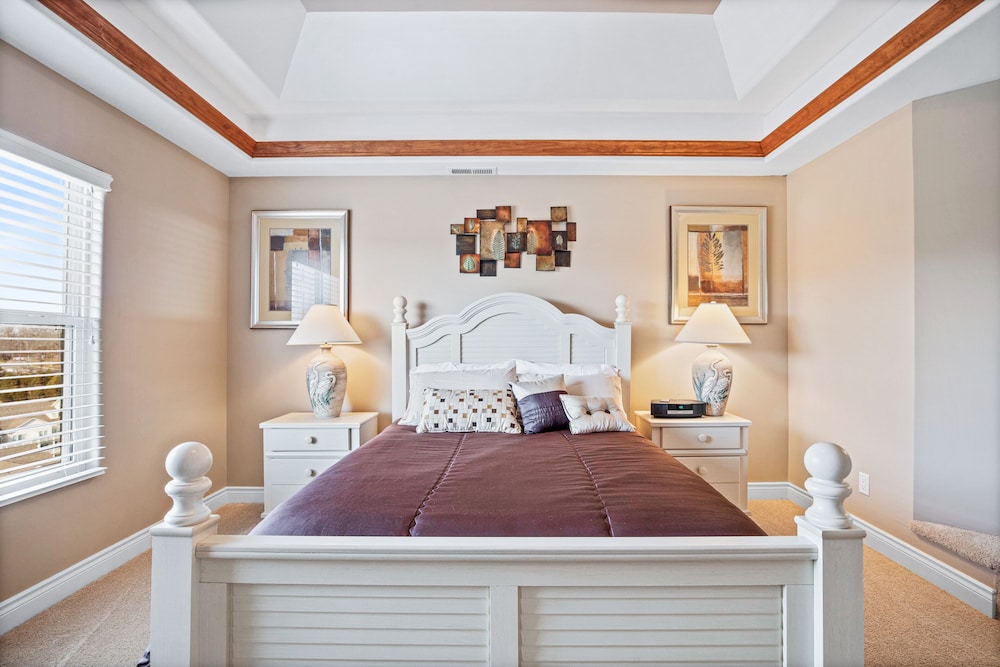 Gallery Detail: The Luxury High Rise Lake Life Penthouse Unit The Towers
