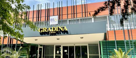 EntrĂ©e de lâhĂ©bergement