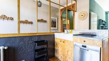 冰箱、微波炉、烤箱、炉灶