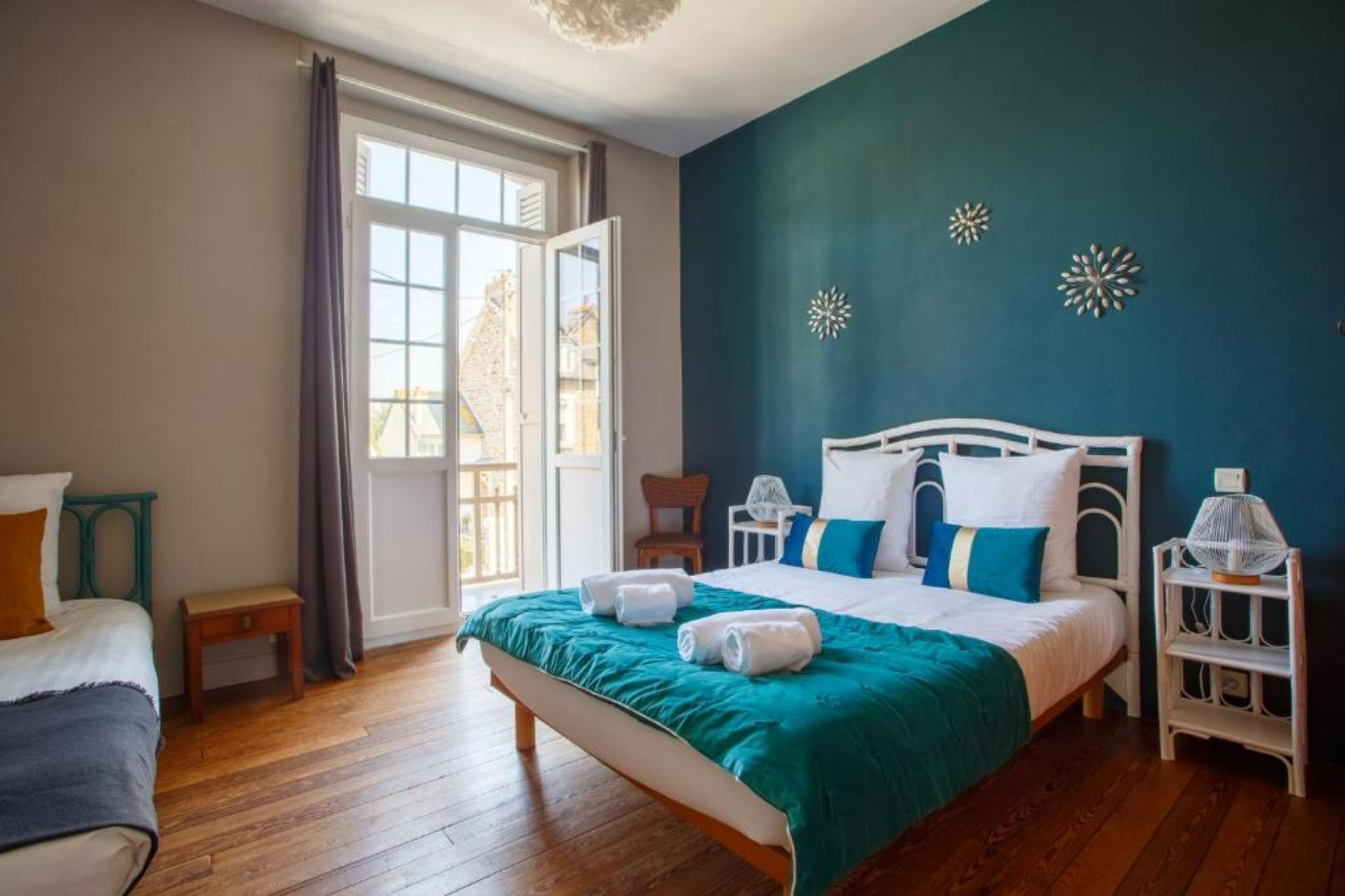 6 chambres, fer et planche à repasser, Wi-Fi gratuit, draps fournis