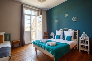 6 bedrooms, iron/ironing board, free WiFi, bed sheets