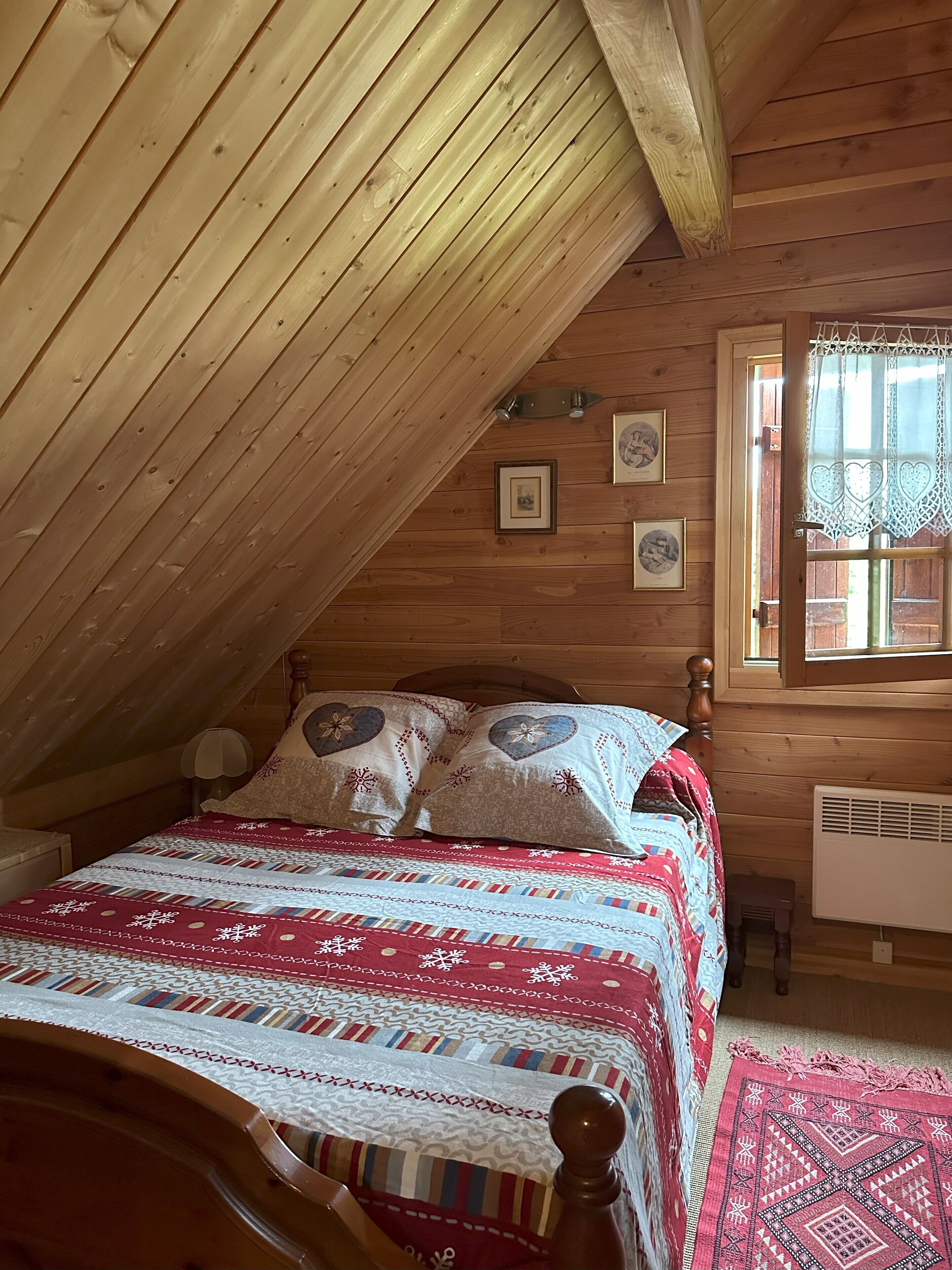 4 chambres, fer et planche à repasser, lit parapluie, Wi-Fi gratuit