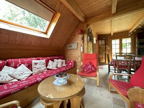 Télévision, jeux vidéo, lecteur de DVD, livres