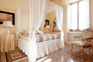 8 habitaciones, escritorio y tabla de planchar con plancha 