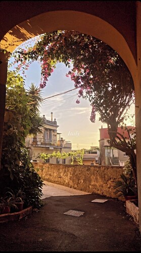 WINE HOUSE ON VESUVIUS
