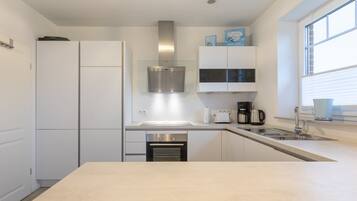 Kühlschrank, Ofen, Herdplatte, Geschirrspüler