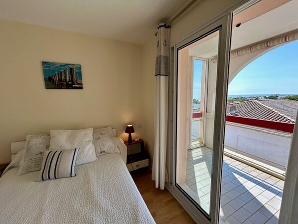 1 bedroom - Modern apt, terrace, near the beach, parking (Royan)