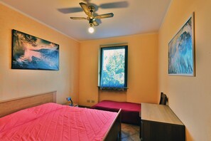 2 Schlafzimmer, Reisekinderbett, kostenloses WLAN, Bettwäsche