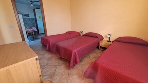 1 Schlafzimmer, Reisekinderbett, kostenloses WLAN, Bettwäsche