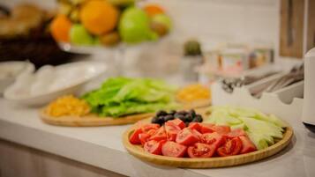 Café da manhã com buffet grátis todos os dias