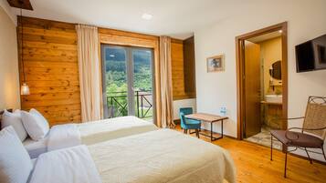 2 quartos, individualmente decorados, individualmente mobiliados