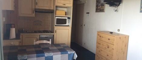 Micro-ondes, four, plaque de cuisson, lave-vaisselle